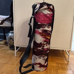 Lululemon yoga bag with zippered accessories compartment